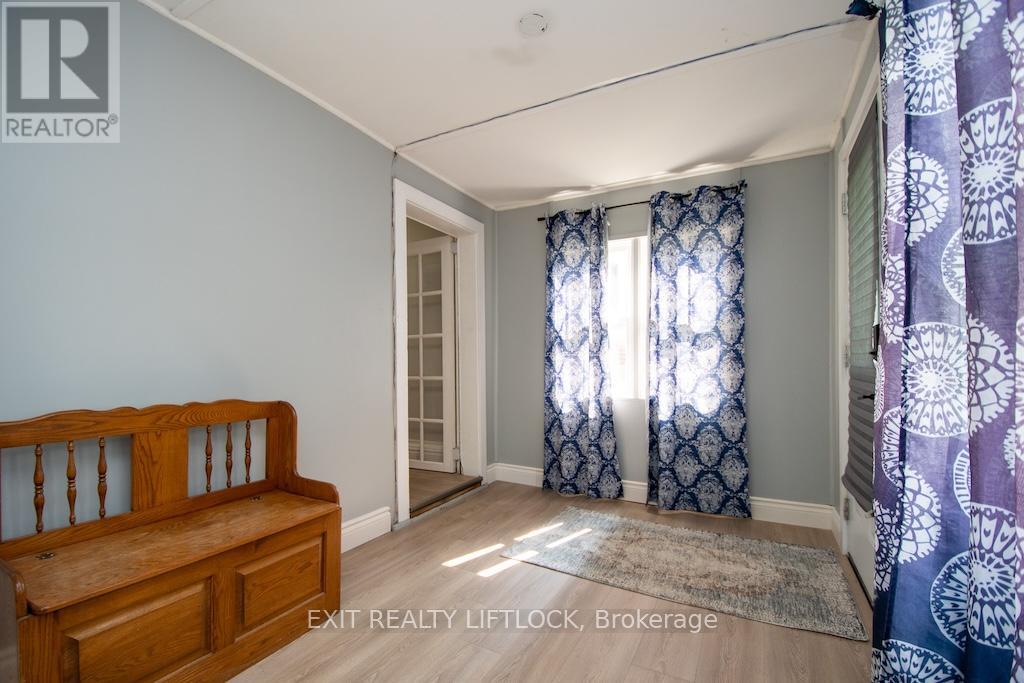 210 Dublin Street, Peterborough Central (North), Ontario  K9H 3B7 - Photo 5 - X12258551