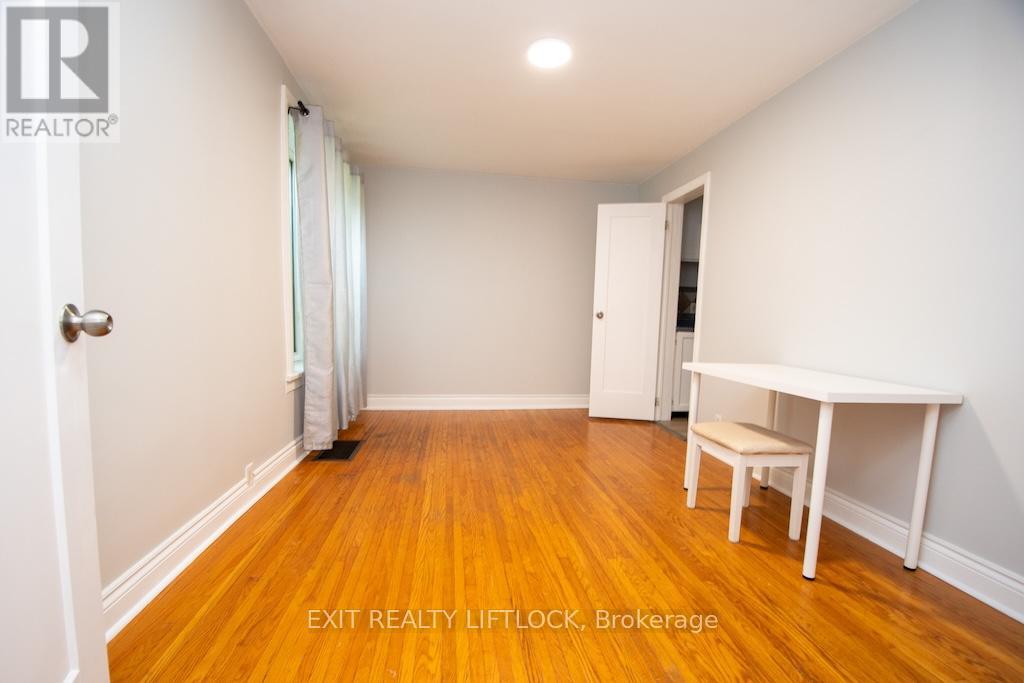 210 Dublin Street, Peterborough Central (North), Ontario  K9H 3B7 - Photo 7 - X12258551