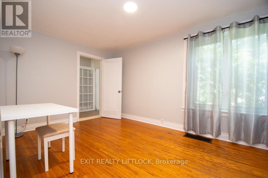 210 Dublin Street, Peterborough Central (North), Ontario  K9H 3B7 - Photo 8 - X12258551