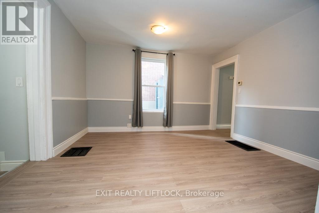 210 Dublin Street, Peterborough Central (North), Ontario  K9H 3B7 - Photo 9 - X12258551