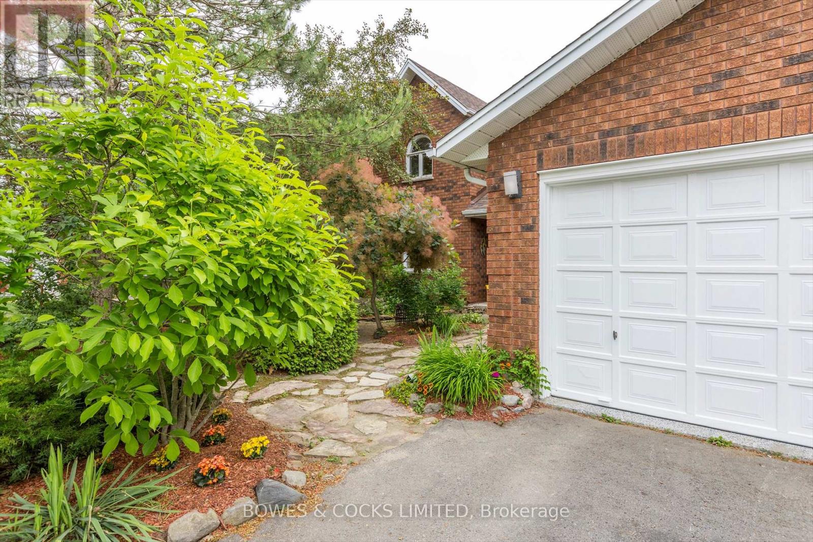 1543 Scollard Crescent, Peterborough East (North), Ontario  K9H 7L1 - Photo 3 - X12258674
