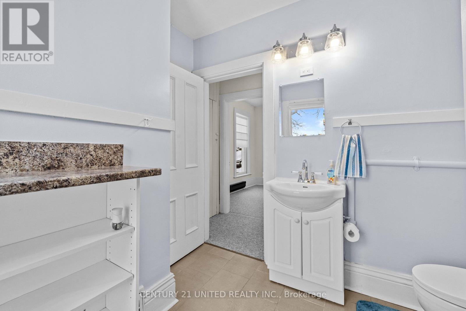 234 Antrim Street, Peterborough Central (North), Ontario  K9H 3G4 - Photo 18 - X12258677