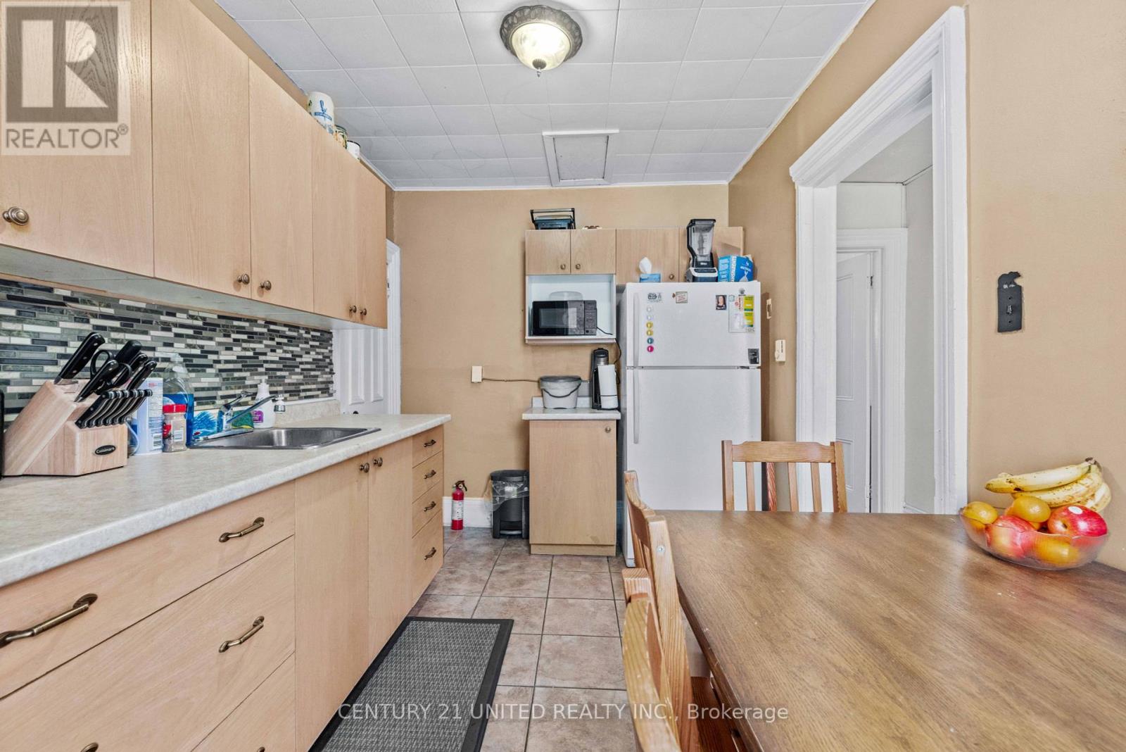 234 Antrim Street, Peterborough Central (North), Ontario  K9H 3G4 - Photo 23 - X12258677