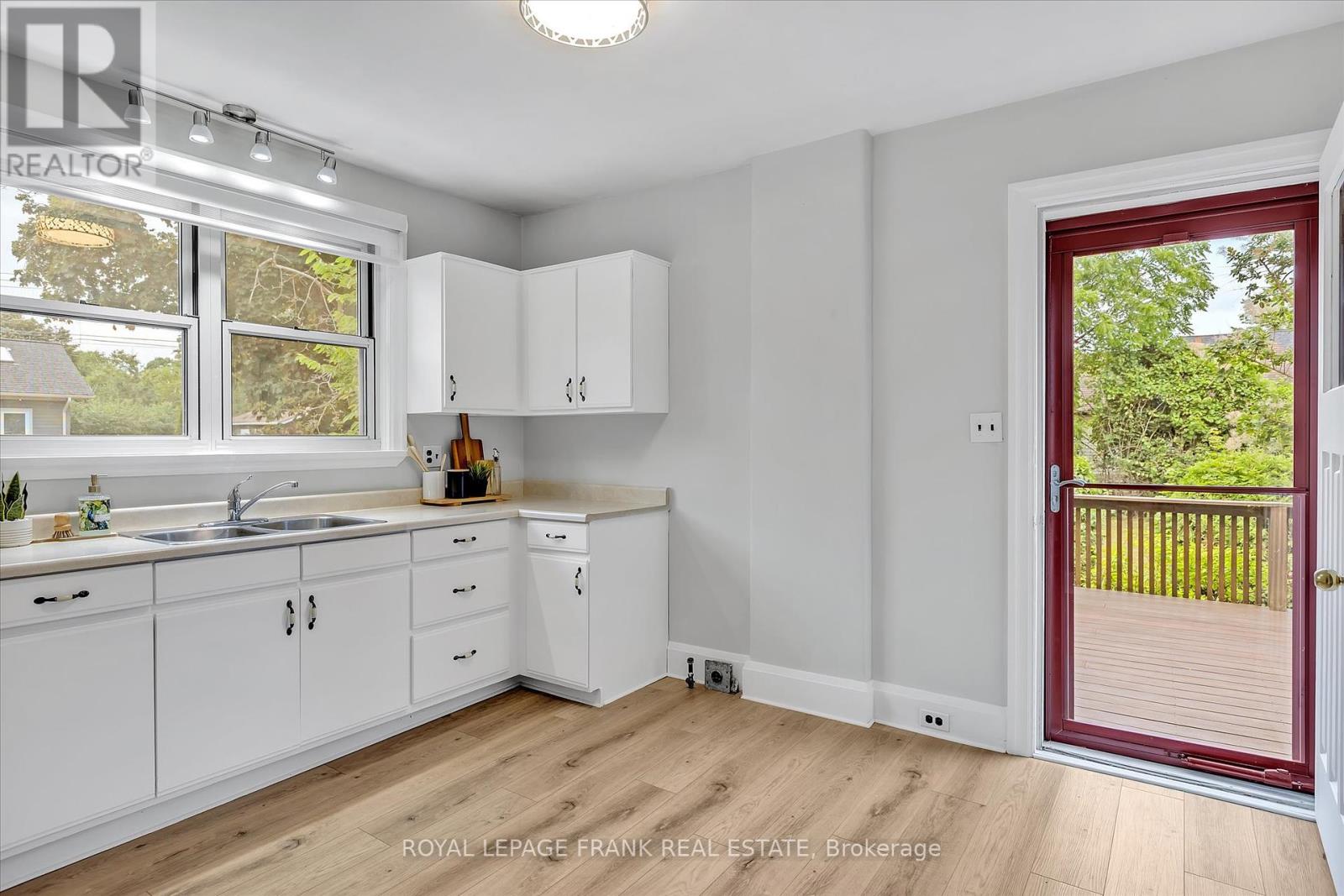 246 Mark Street, Peterborough East (Central), Ontario  K9H 1V2 - Photo 11 - X12259300
