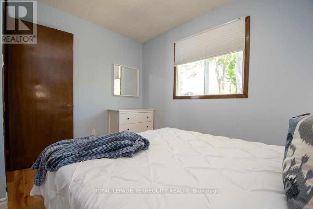 31 Alpine Street, Kawartha Lakes (Ops), Ontario  K9V 4R1 - Photo 25 - X12259144