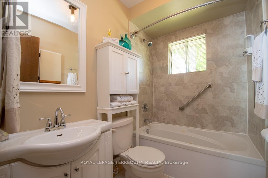31 Alpine Street, Kawartha Lakes (Ops), Ontario  K9V 4R1 - Photo 29 - X12259144