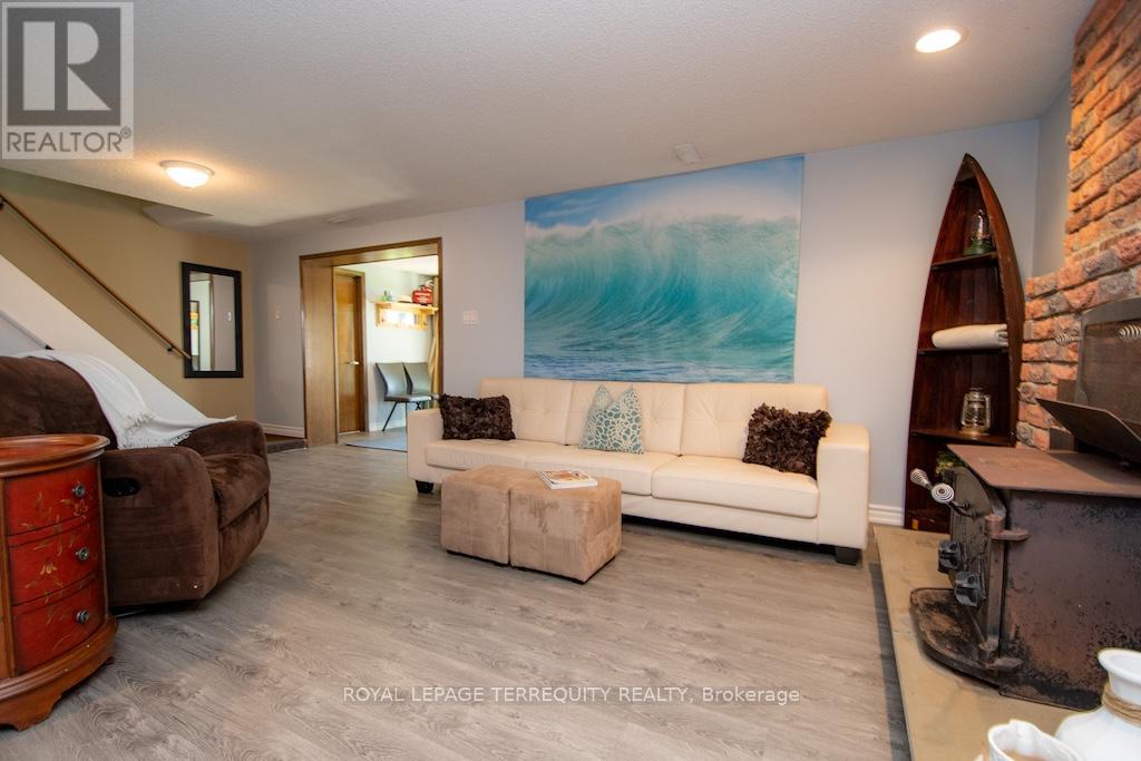 31 Alpine Street, Kawartha Lakes (Ops), Ontario  K9V 4R1 - Photo 34 - X12259144