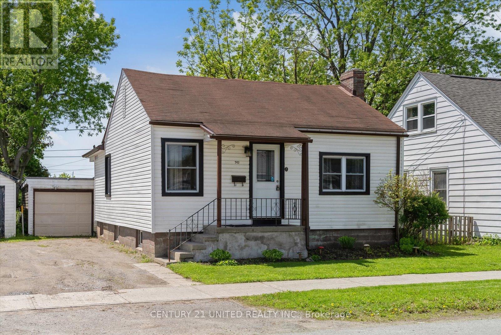 743 St Marys Street, Peterborough Central (South), Ontario  K9J 4H1 - Photo 1 - X12259352