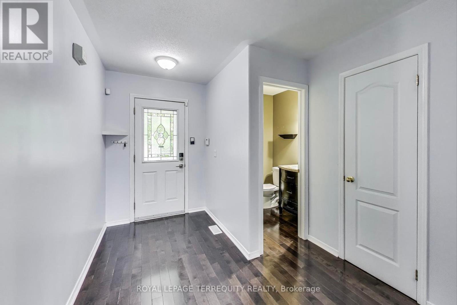 545 Clancy Crescent, Peterborough West (South), Ontario  K9K 2S1 - Photo 5 - X12259232
