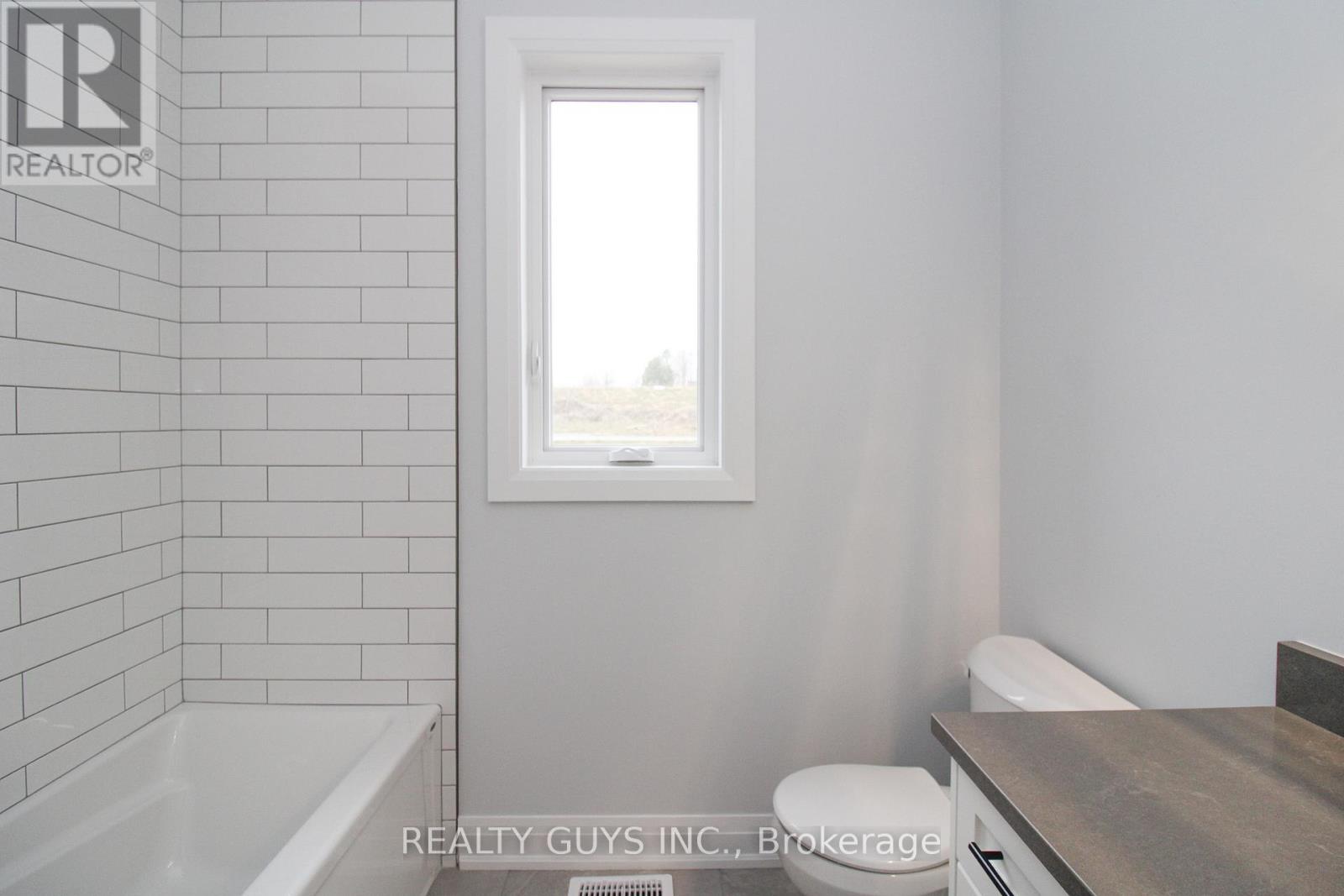 2418 Gwendolyn Court, Cavan Monaghan (Cavan Twp), Ontario  L0A 1C0 - Photo 40 - X12259842