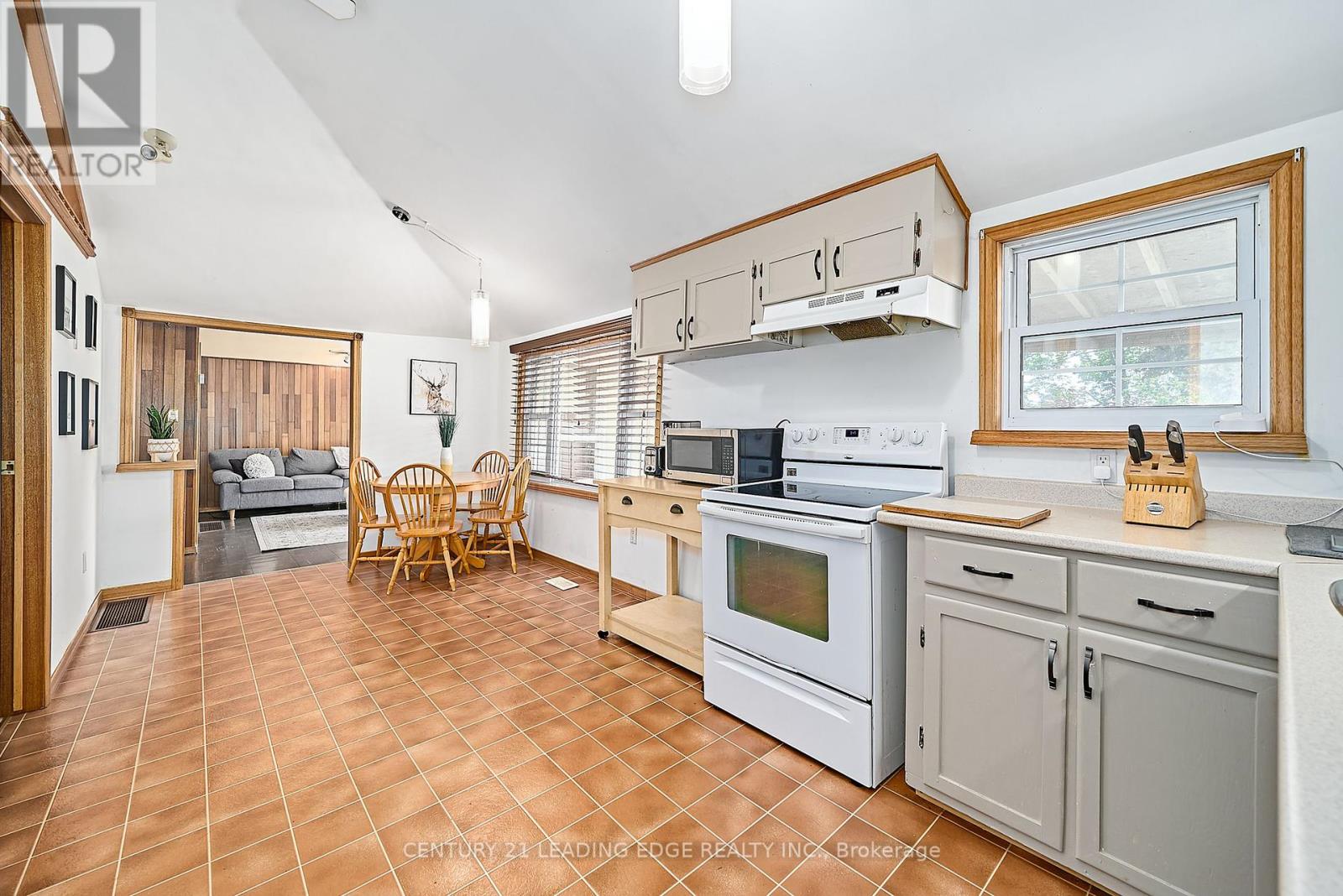 225 Arnott Drive, Selwyn, Ontario  K0L 1T0 - Photo 36 - X12259728