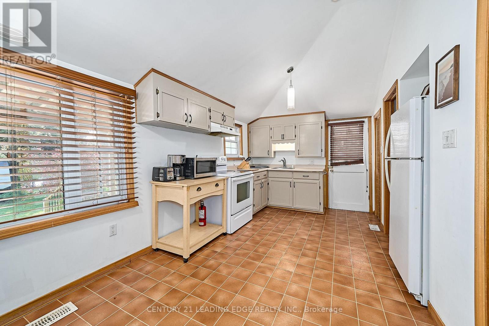 225 Arnott Drive, Selwyn, Ontario  K0L 1T0 - Photo 38 - X12259728