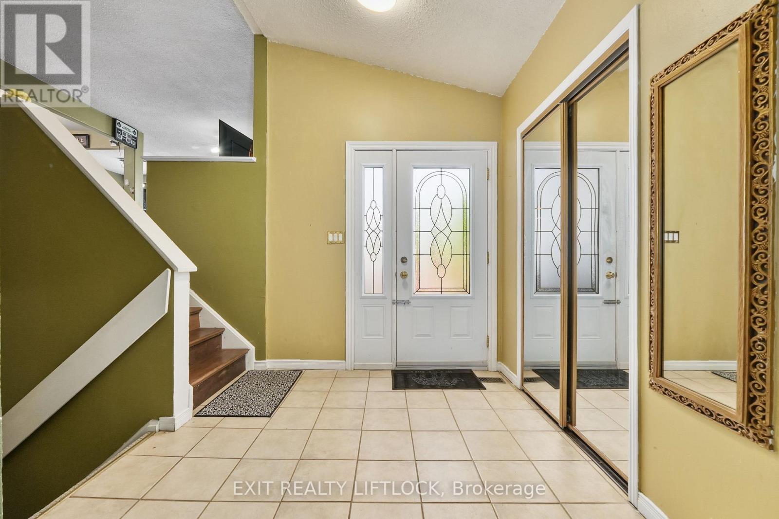 2102 Walker Avenue, Peterborough East (South), Ontario  K9L 1S1 - Photo 11 - X12259976