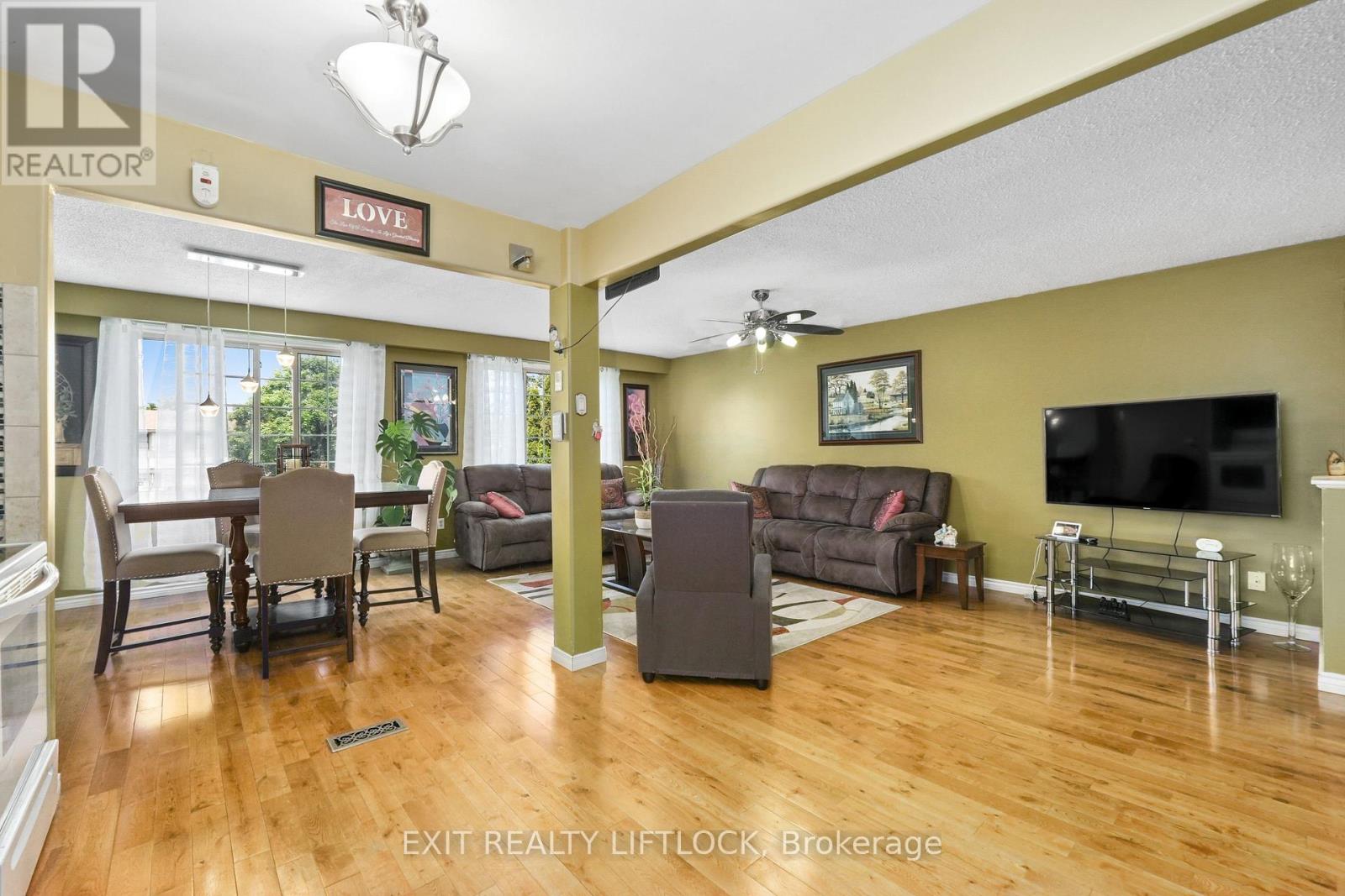 2102 Walker Avenue, Peterborough East (South), Ontario  K9L 1S1 - Photo 15 - X12259976