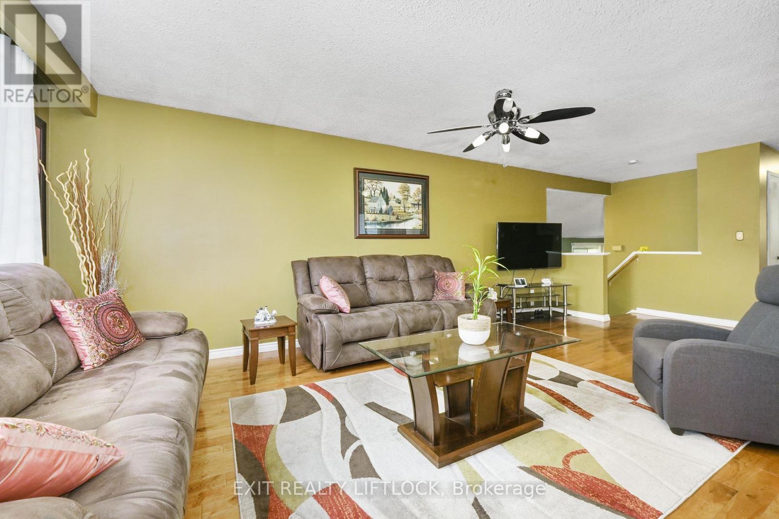 2102 Walker Avenue, Peterborough East (South), Ontario  K9L 1S1 - Photo 16 - X12259976