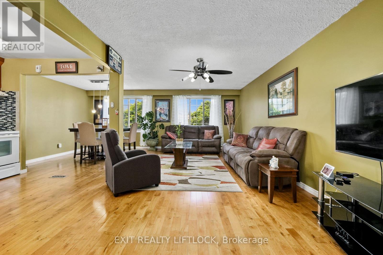 2102 Walker Avenue, Peterborough East (South), Ontario  K9L 1S1 - Photo 17 - X12259976
