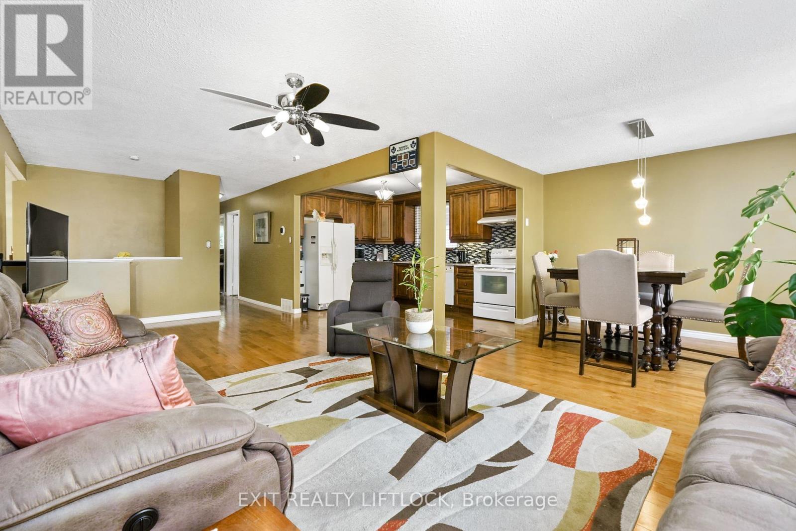 2102 Walker Avenue, Peterborough East (South), Ontario  K9L 1S1 - Photo 18 - X12259976