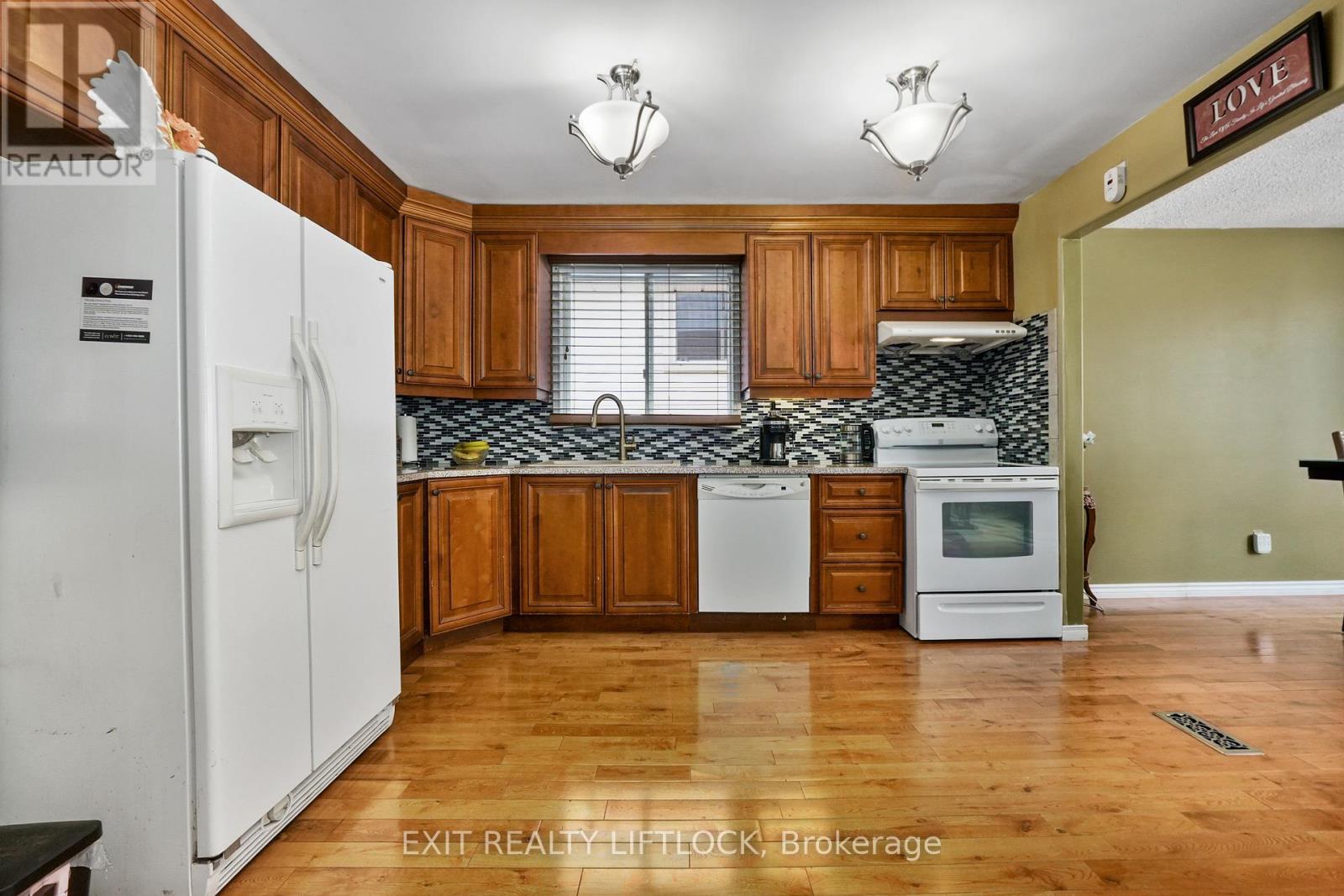 2102 Walker Avenue, Peterborough East (South), Ontario  K9L 1S1 - Photo 19 - X12259976