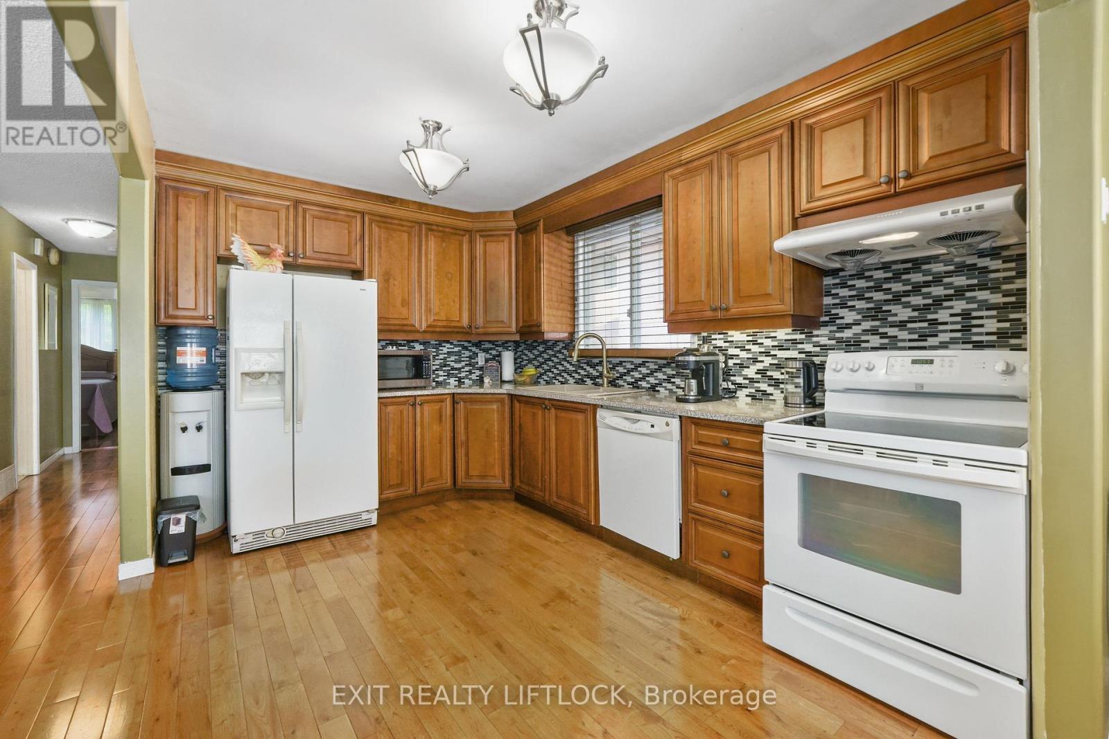 2102 Walker Avenue, Peterborough East (South), Ontario  K9L 1S1 - Photo 20 - X12259976