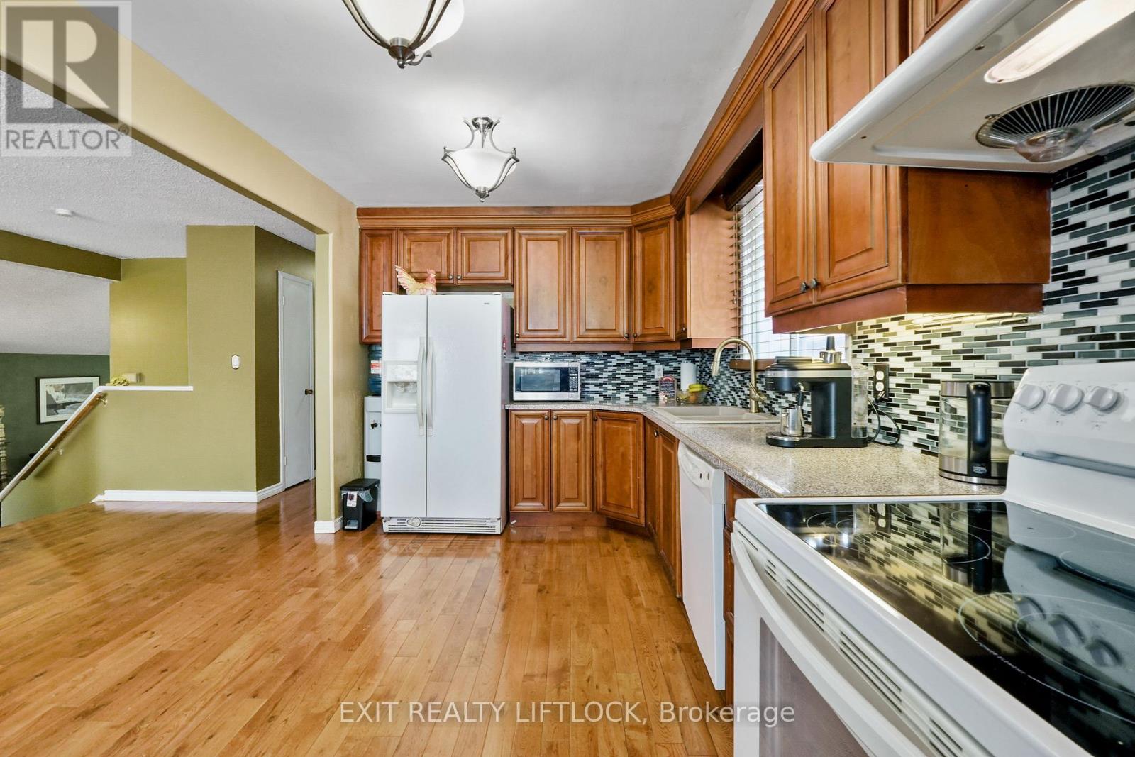 2102 Walker Avenue, Peterborough East (South), Ontario  K9L 1S1 - Photo 21 - X12259976