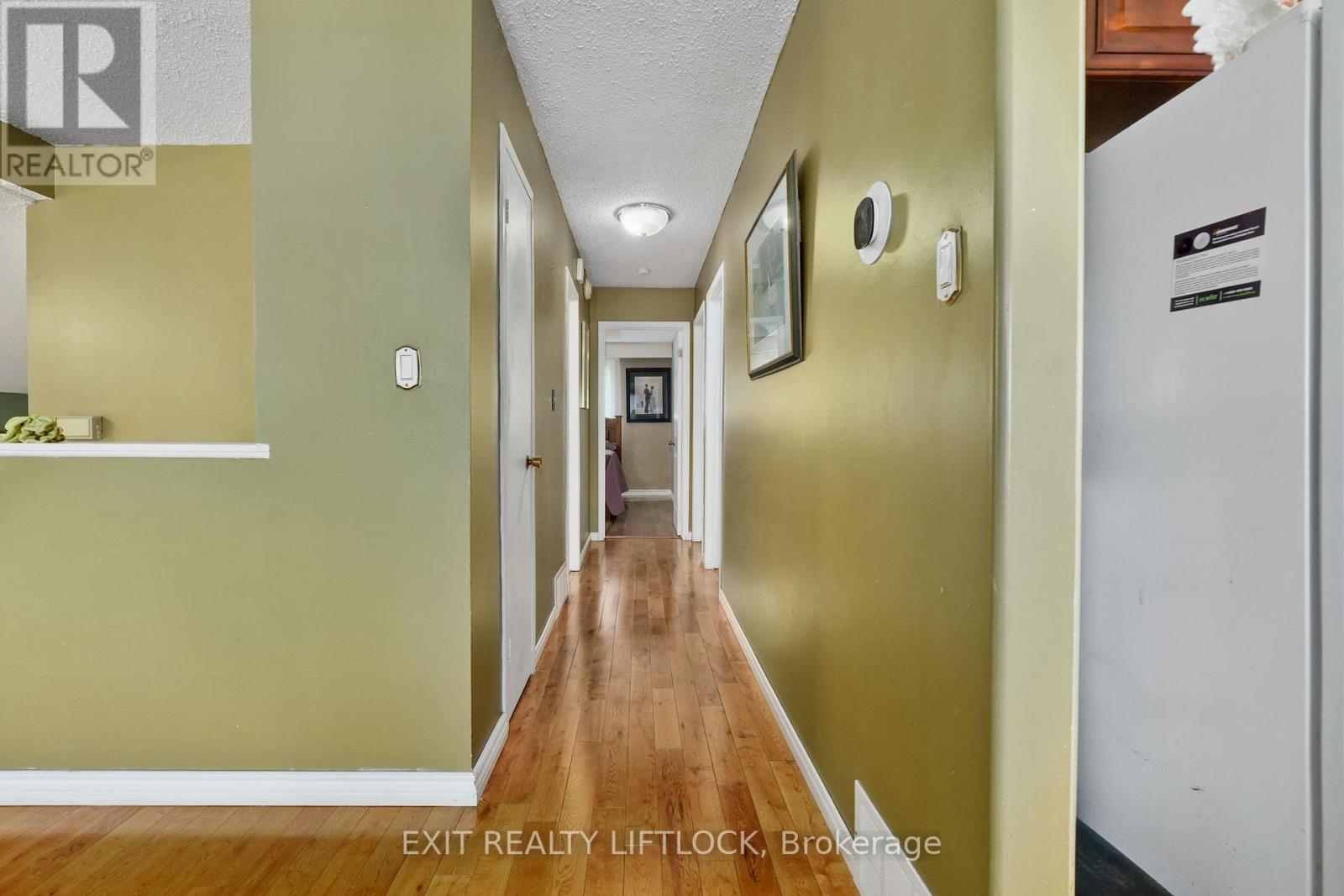 2102 Walker Avenue, Peterborough East (South), Ontario  K9L 1S1 - Photo 25 - X12259976