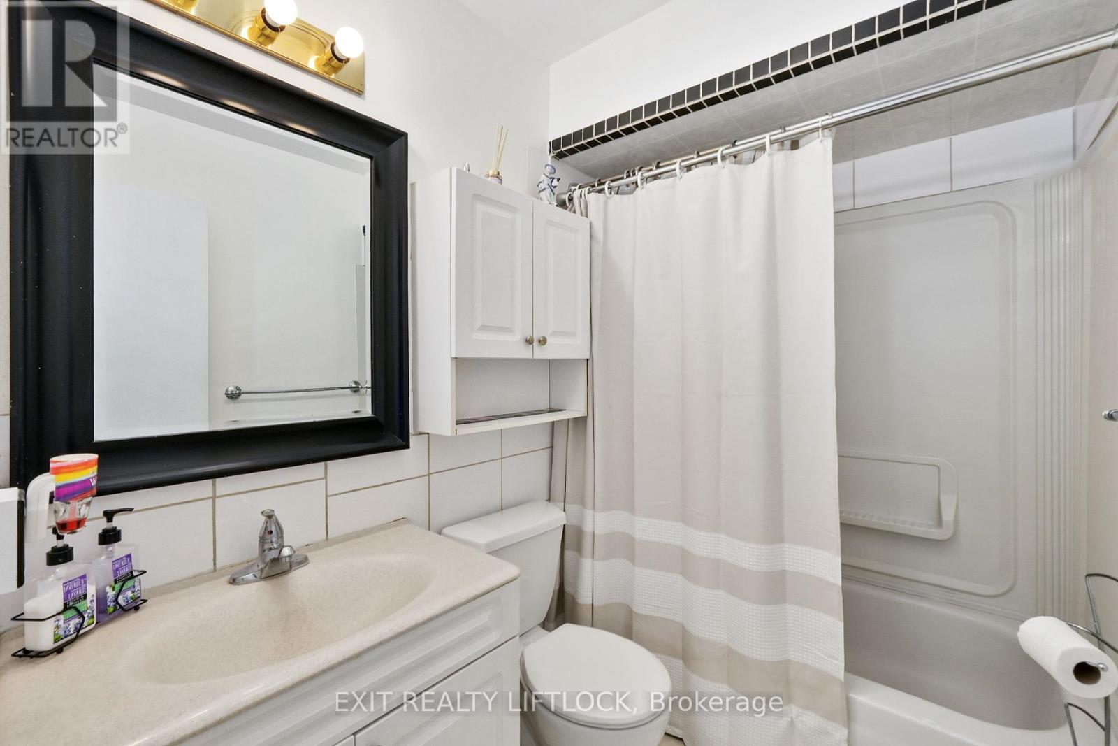 2102 Walker Avenue, Peterborough East (South), Ontario  K9L 1S1 - Photo 31 - X12259976