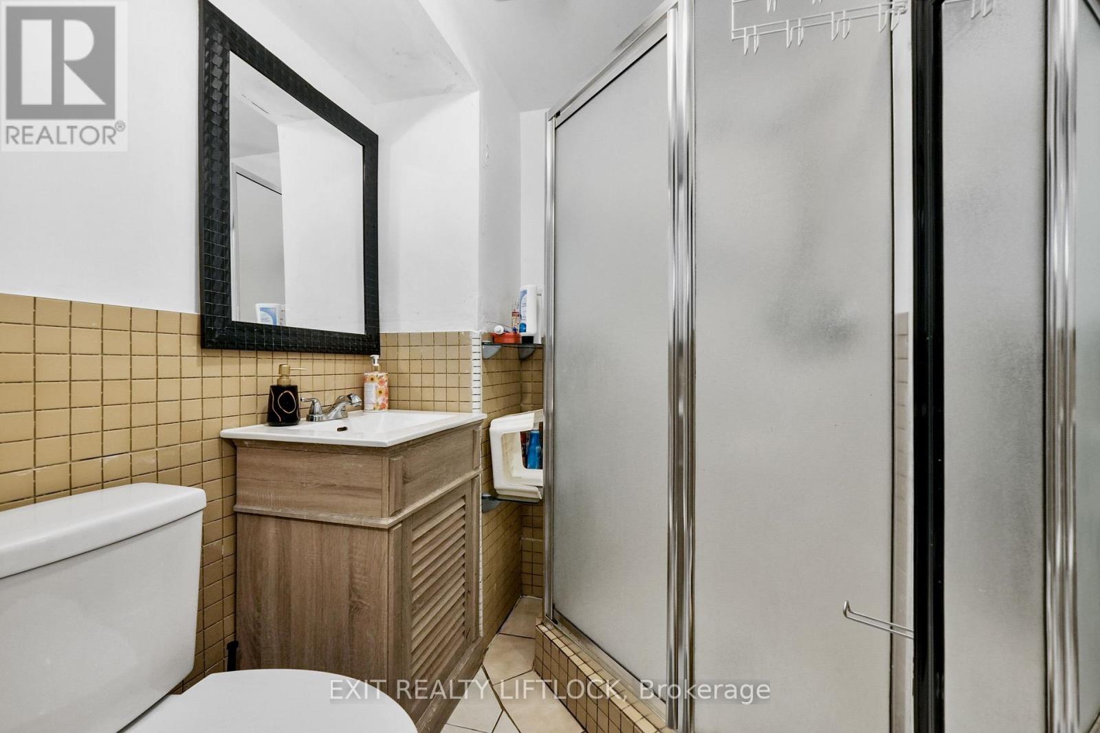 2102 Walker Avenue, Peterborough East (South), Ontario  K9L 1S1 - Photo 34 - X12259976