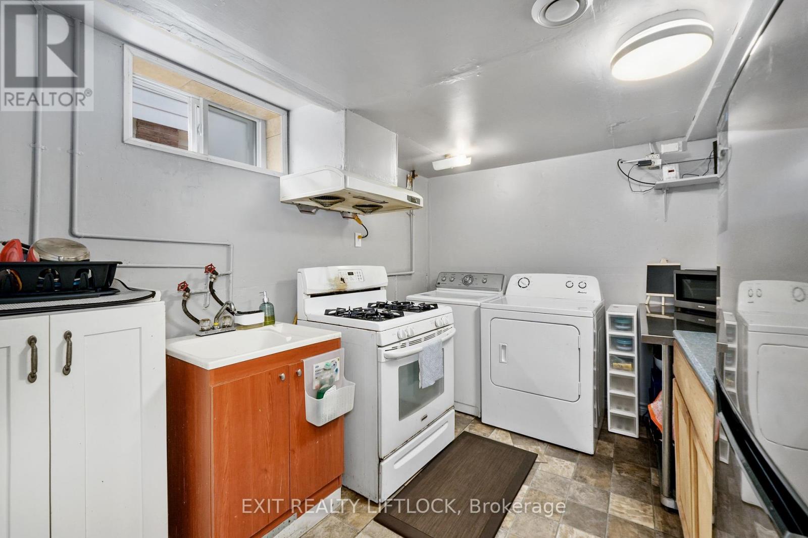 2102 Walker Avenue, Peterborough East (South), Ontario  K9L 1S1 - Photo 35 - X12259976