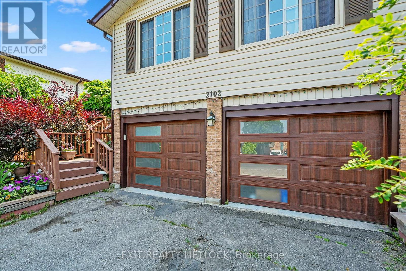 2102 Walker Avenue, Peterborough East (South), Ontario  K9L 1S1 - Photo 5 - X12259976