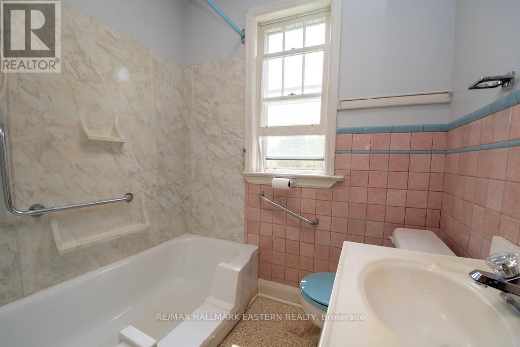 2449 Lansdowne Street W, Cavan Monaghan (Cavan-Monaghan), Ontario  K9J 6X4 - Photo 20 - X12260225