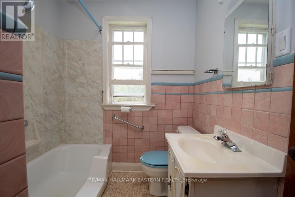 2449 Lansdowne Street W, Cavan Monaghan (Cavan-Monaghan), Ontario  K9J 6X4 - Photo 22 - X12260225