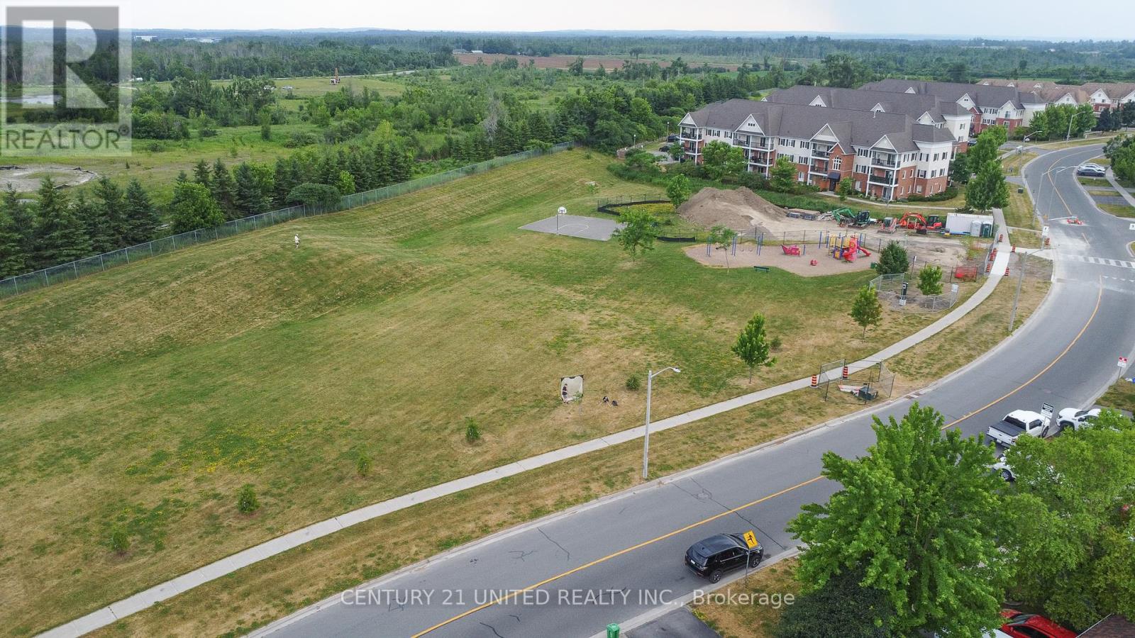 351 Spillsbury Drive, Peterborough West (South), Ontario  K9K 2N6 - Photo 3 - X12260256