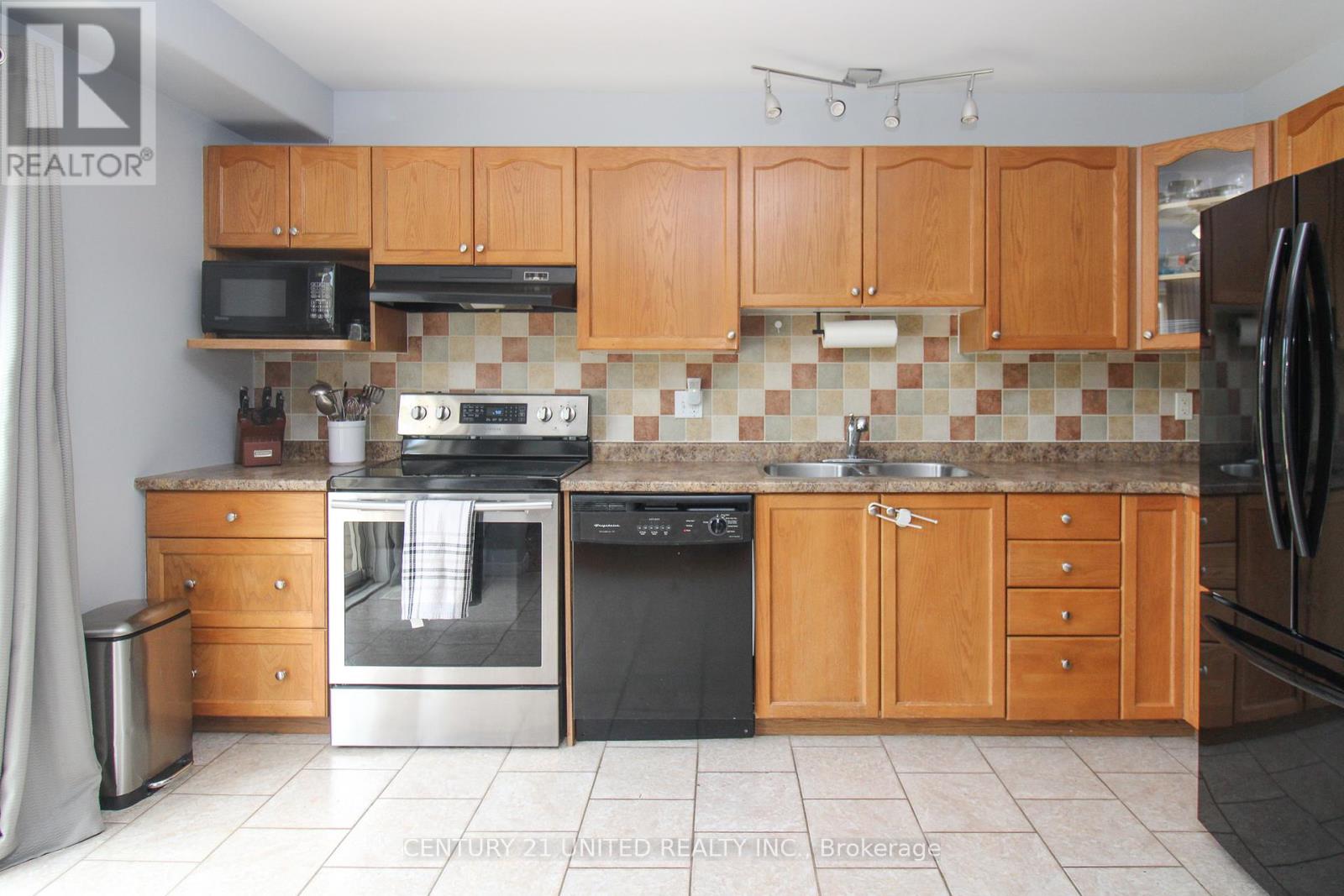351 Spillsbury Drive, Peterborough West (South), Ontario  K9K 2N6 - Photo 9 - X12260256