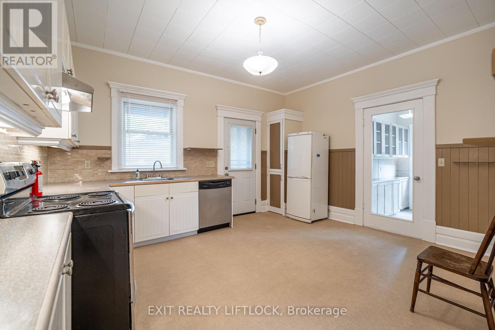 141 Hunter Street E, Peterborough East (Central), Ontario  K9H 1G7 - Photo 10 - X12260273