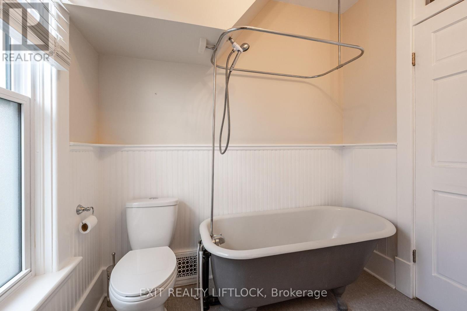 141 Hunter Street E, Peterborough East (Central), Ontario  K9H 1G7 - Photo 14 - X12260273