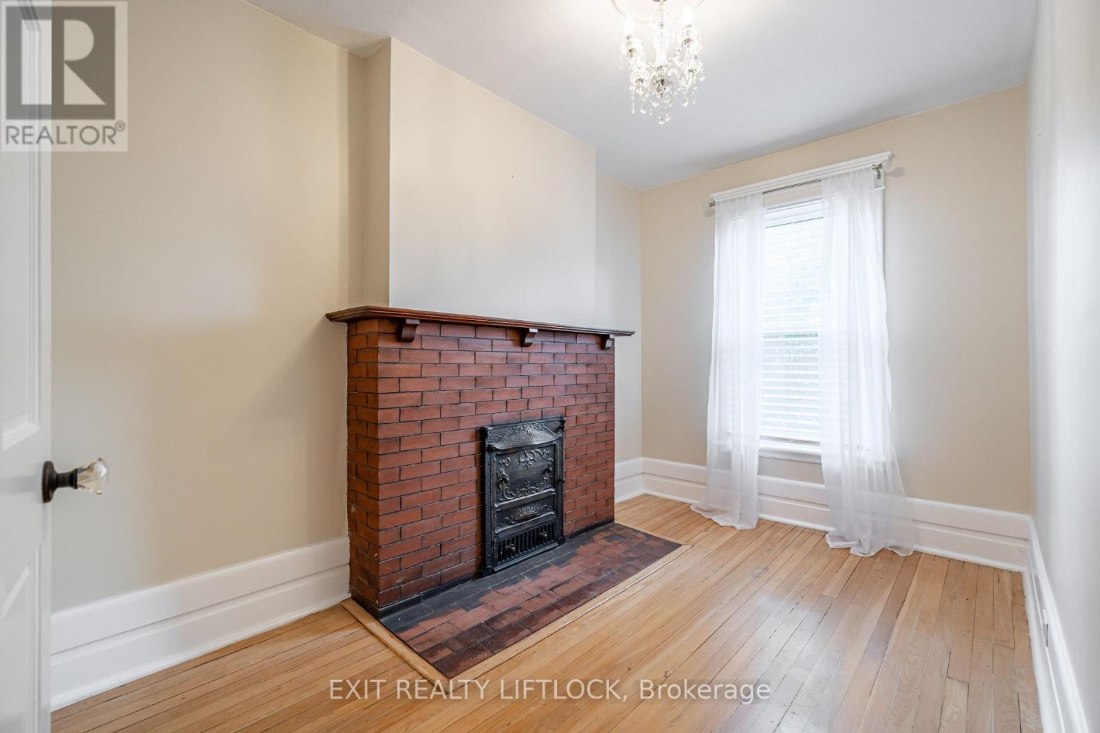 141 Hunter Street E, Peterborough East (Central), Ontario  K9H 1G7 - Photo 16 - X12260273