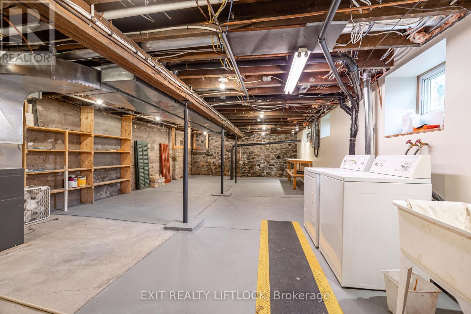 141 Hunter Street E, Peterborough East (Central), Ontario  K9H 1G7 - Photo 24 - X12260273