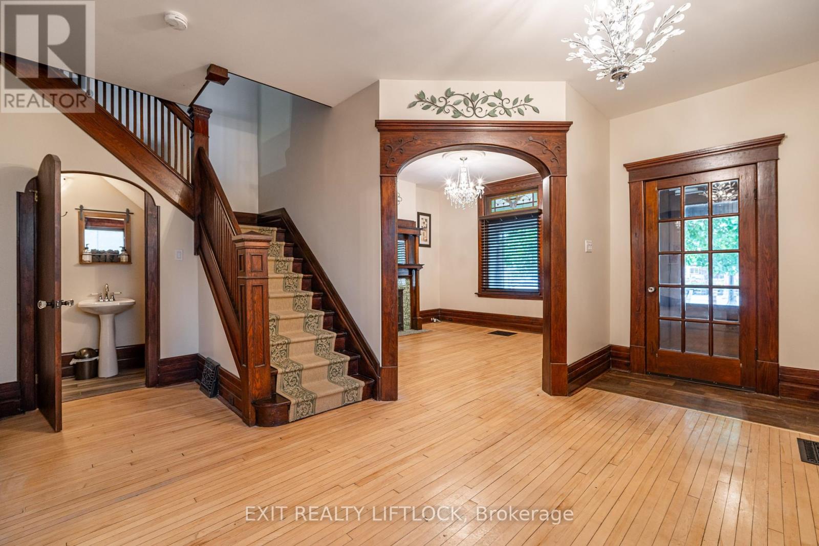 141 Hunter Street E, Peterborough East (Central), Ontario  K9H 1G7 - Photo 4 - X12260273