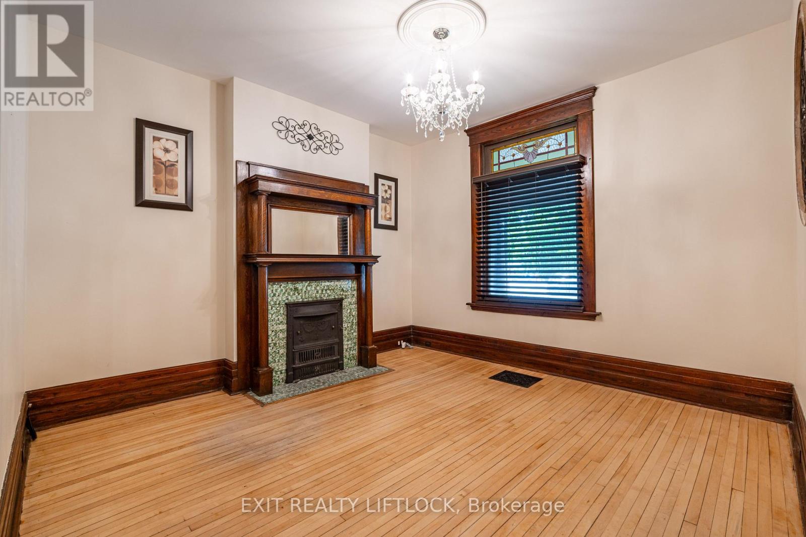 141 Hunter Street E, Peterborough East (Central), Ontario  K9H 1G7 - Photo 5 - X12260273