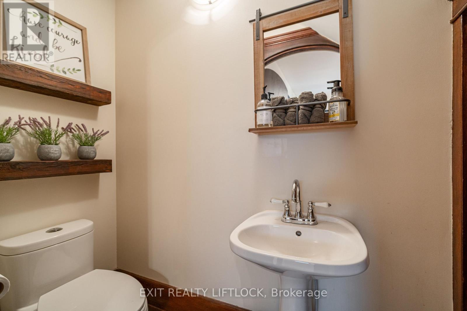 141 Hunter Street E, Peterborough East (Central), Ontario  K9H 1G7 - Photo 6 - X12260273