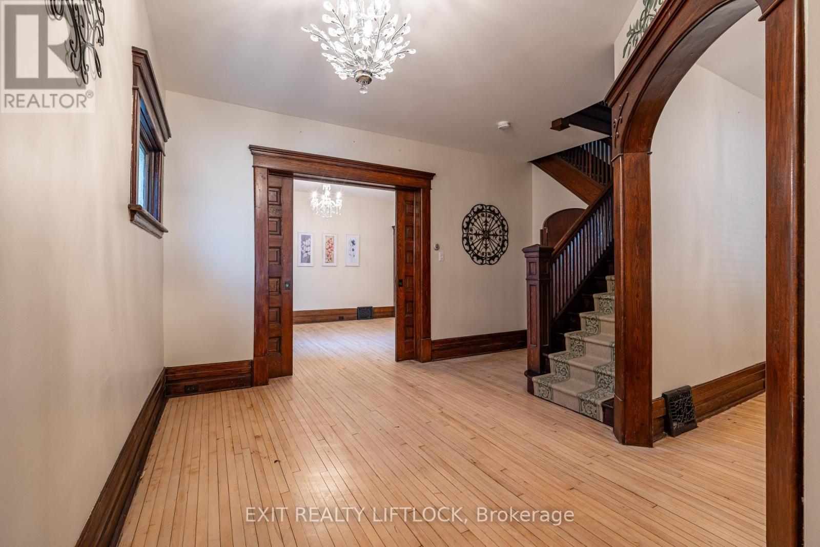 141 Hunter Street E, Peterborough East (Central), Ontario  K9H 1G7 - Photo 7 - X12260273
