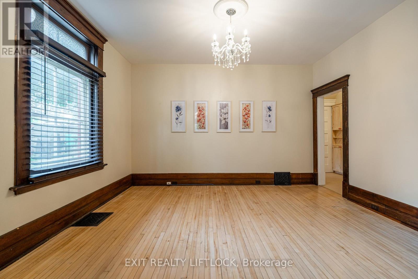 141 Hunter Street E, Peterborough East (Central), Ontario  K9H 1G7 - Photo 8 - X12260273