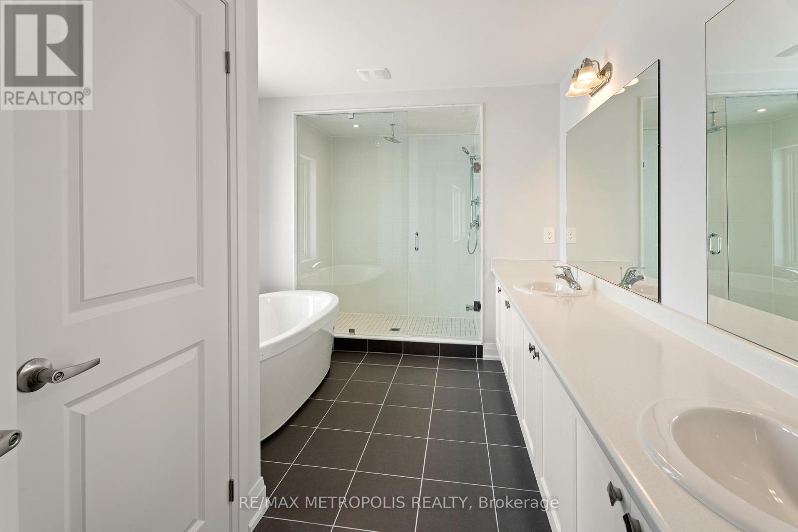 84 Butler Boulevard, Kawartha Lakes (Lindsay), Ontario  K9V 4R1 - Photo 29 - X12260229
