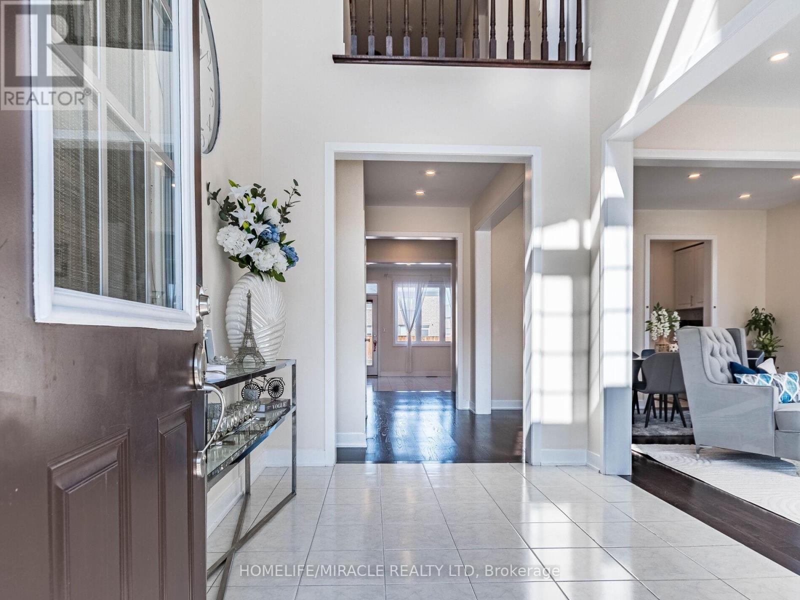 10 Buckles Court, Clarington (Newcastle), Ontario  L1B 0L1 - Photo 5 - E12260282