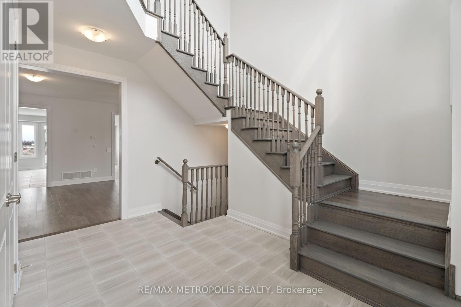 84 Butler Boulevard, Kawartha Lakes (Lindsay), Ontario  K9V 4R1 - Photo 2 - X12260268