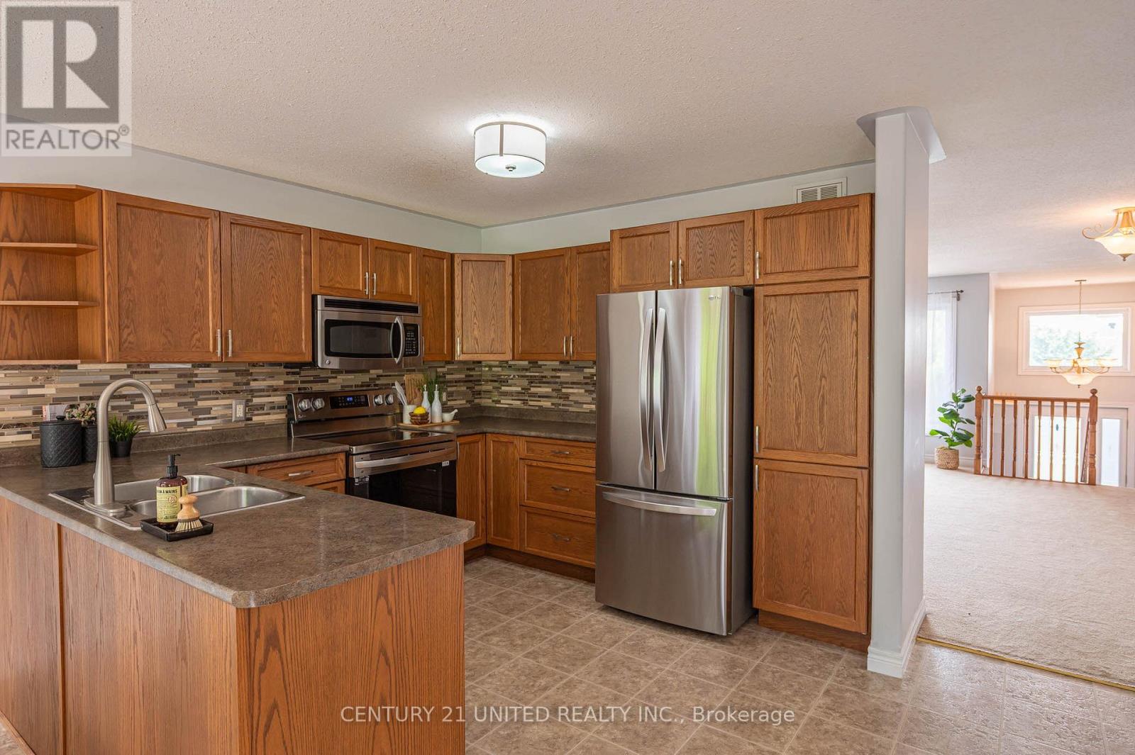 111 Milroy Drive, Peterborough North (North), Ontario  K9H 7T2 - Photo 10 - X12260625