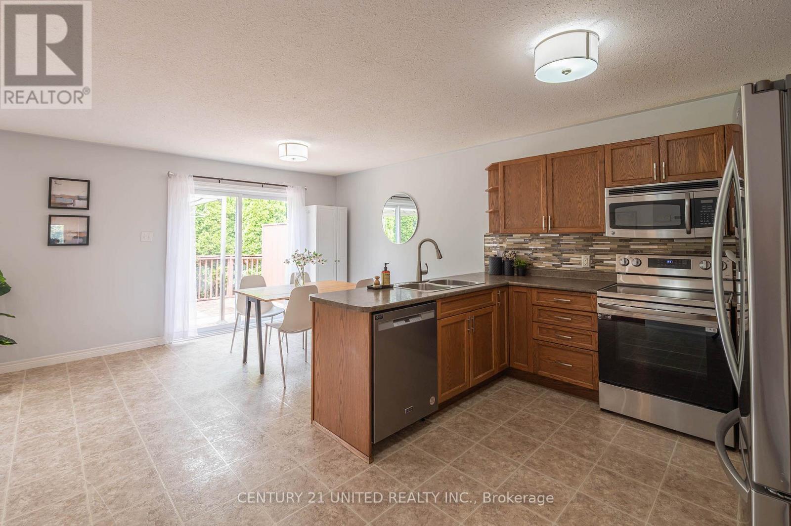 111 Milroy Drive, Peterborough North (North), Ontario  K9H 7T2 - Photo 11 - X12260625