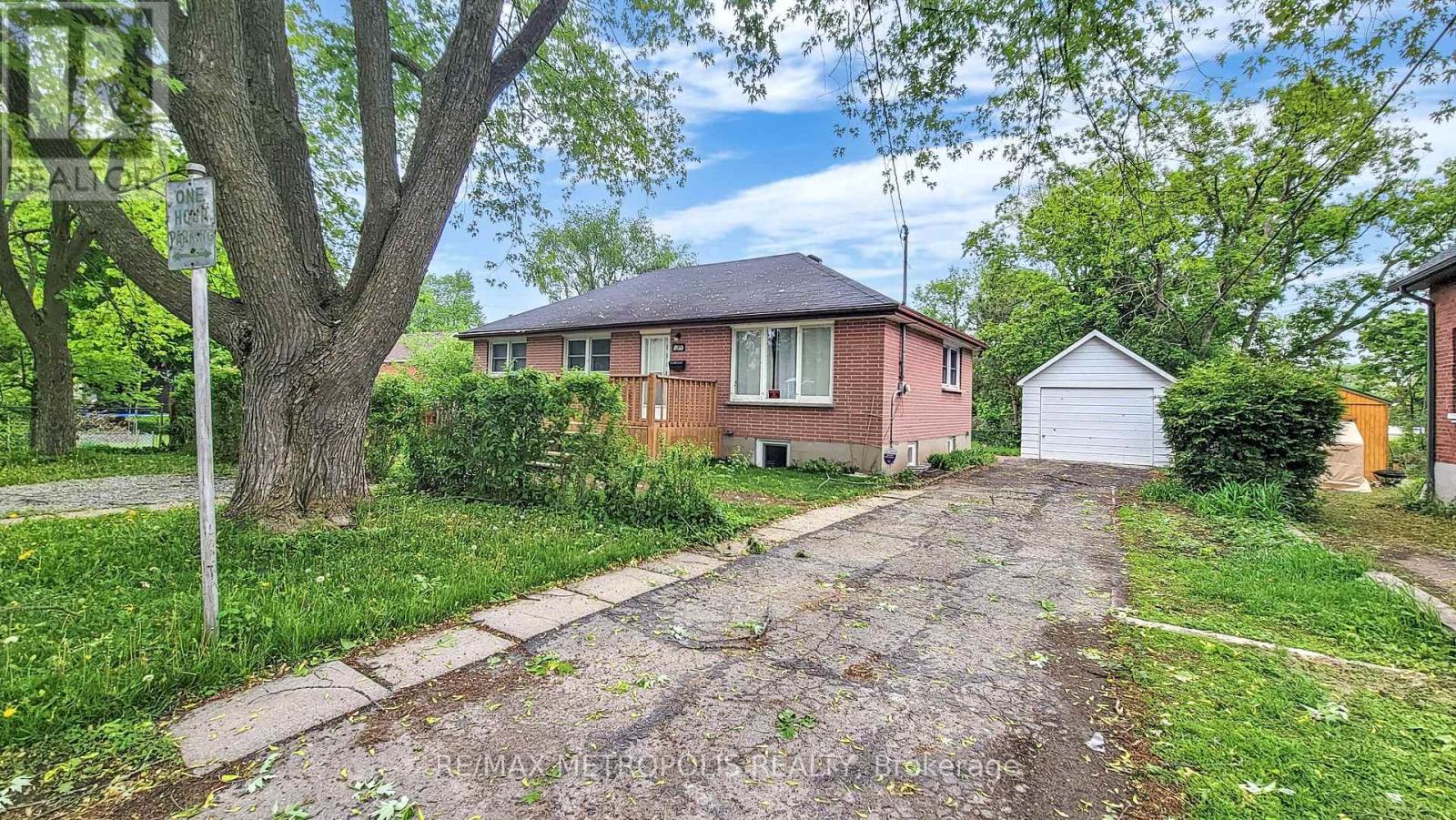 Main - 1020 Brewer Street, Peterborough Central (South), Ontario  K9J 5B4 - Photo 1 - X12260798