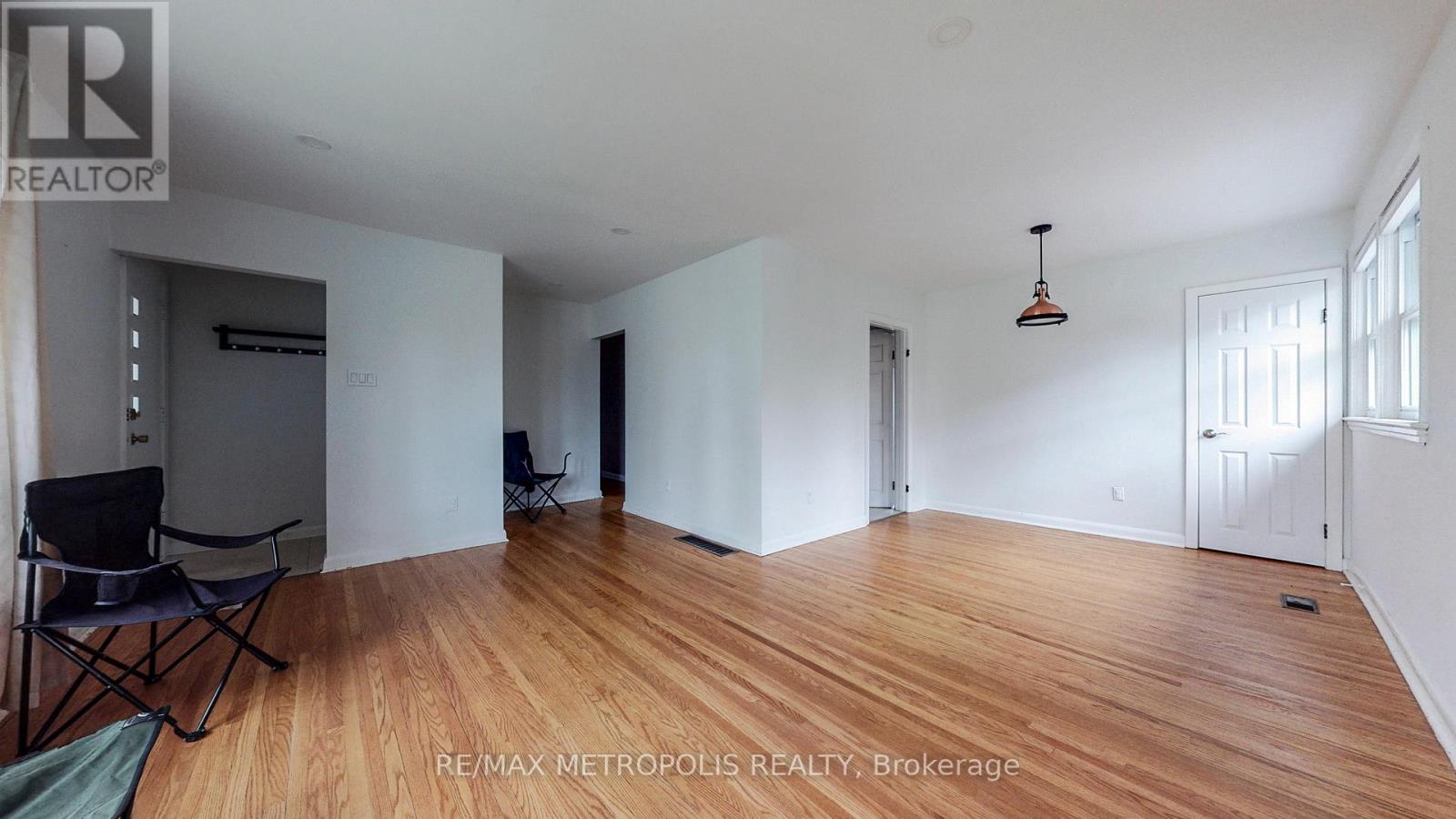 Main - 1020 Brewer Street, Peterborough Central (South), Ontario  K9J 5B4 - Photo 10 - X12260798