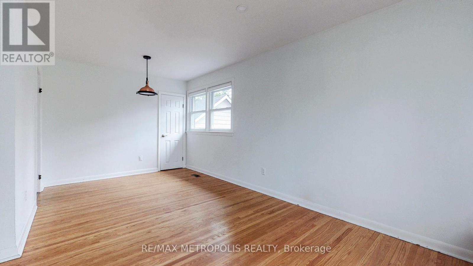 Main - 1020 Brewer Street, Peterborough Central (South), Ontario  K9J 5B4 - Photo 11 - X12260798